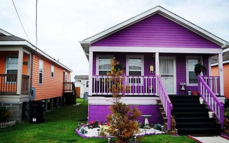 cat teras rumah warna ungu