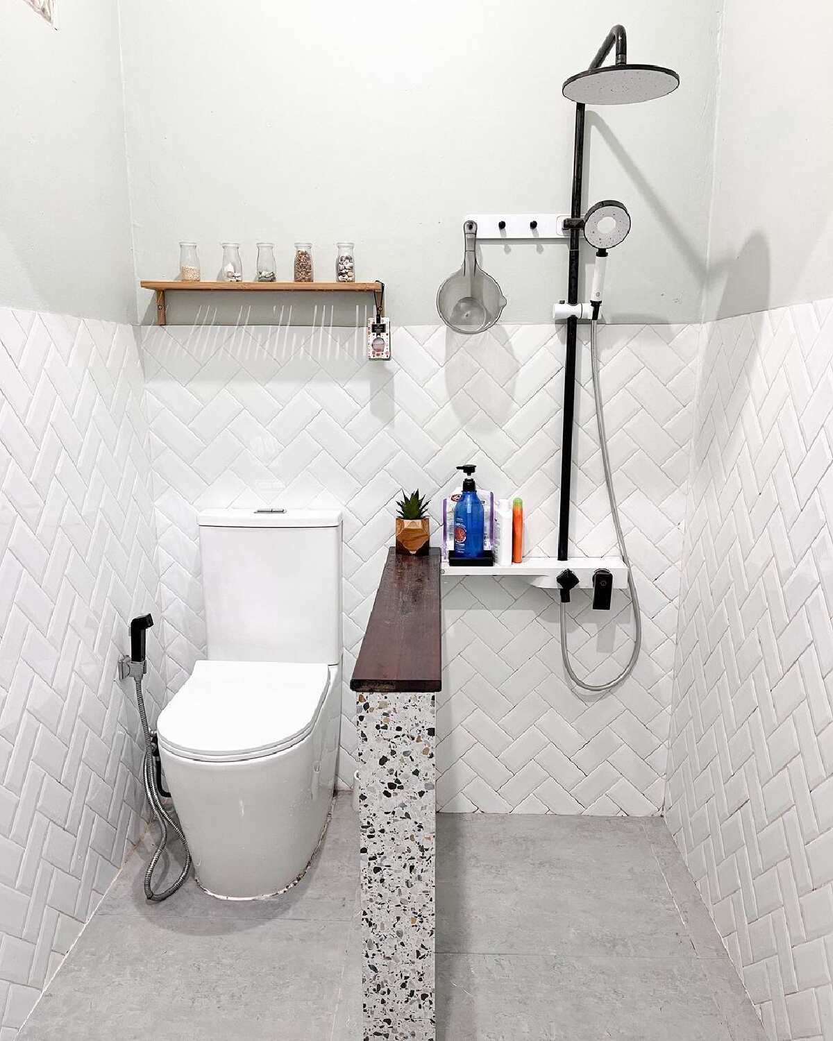 kamar mandi minimalis ukuran kecil yang menawan