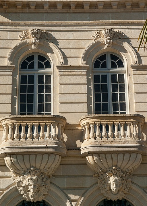 Jendela Klasik Eropa Membuat Rumah Tampil Klasik dan Mewah